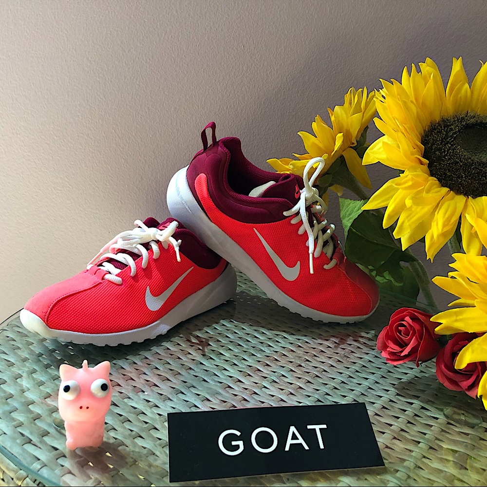 Nike Superflyte “Hot Punch” Women’s Size 7